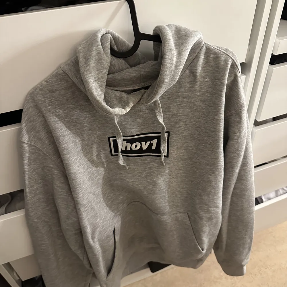 Grå hov1 merch, finns ej att köpa längre.. Hoodies.