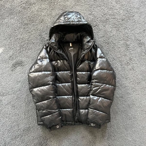 Boss jacka topp skick - Sjysst jacka, inga difekter, sparsamt använd, säljer pga växt ur.💎