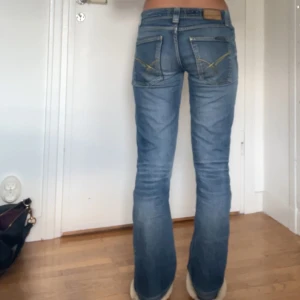 Lowrise straight jeans - Jeansen är inte slim men inte Flare heller💗tryck på köp nu💕Jag är 157cm💕