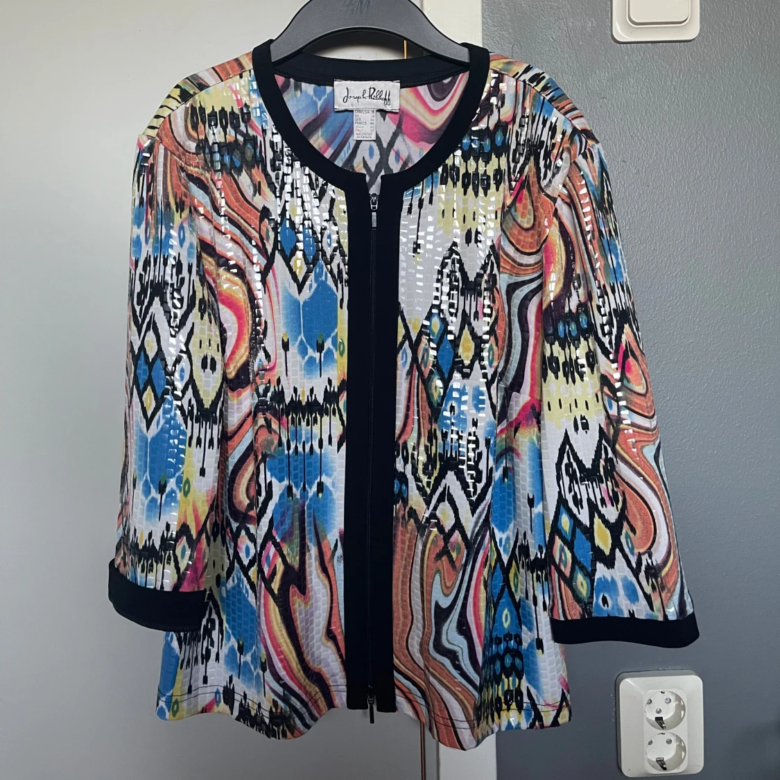 Färgglad mönstrad jacka 