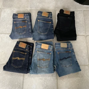 Nudie jeans  - 6st nudie jeans som är W27 och ett par W26 vissa är uppsydda andra inte.  Skriv vilken byxa du är intresserad av i dm för mer info. Vissa är i nyskick och andra nästan 😊350kr/st 