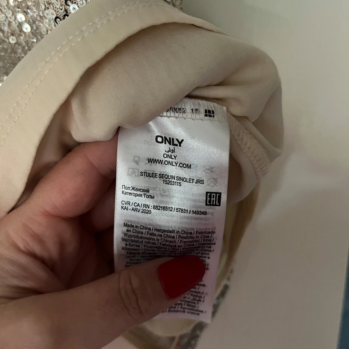 Glittrig linne från ONLY - 92
