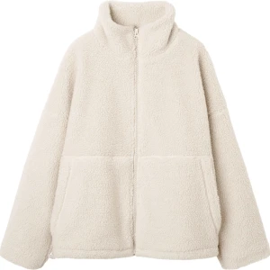 Beige teddyjacka med dragkedja - Mysig beige teddyjacka med dragkedja och hög krage. Perfekt för kyliga dagar med sin fluffiga och varma design. Jackan har en avslappnad passform och stora fickor framtill. Endast använd ett fåtal gånger köpt iår, helt slutsåld och skit snygg men kommer inte till användning.