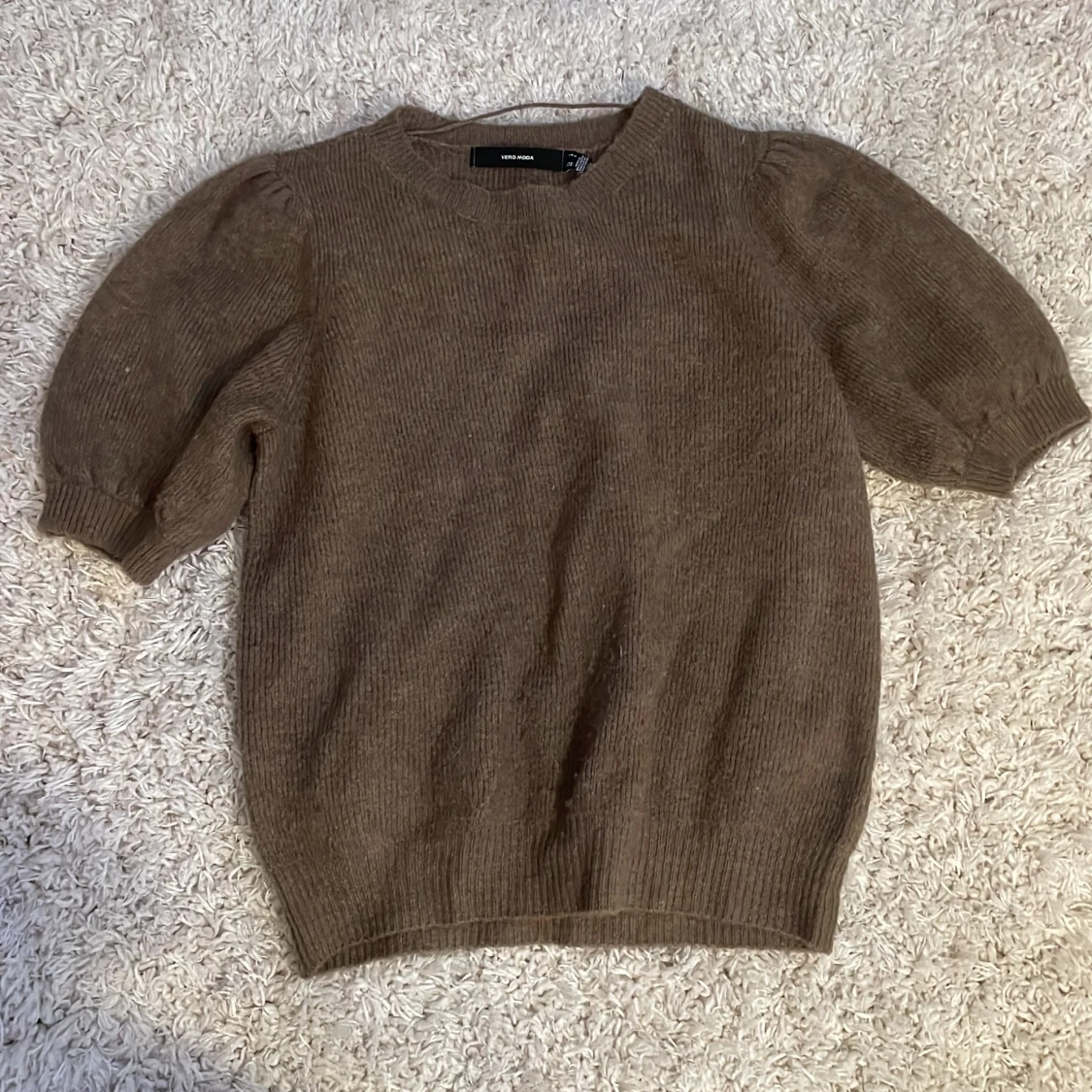 Brun stickad tröja från Vero Moda