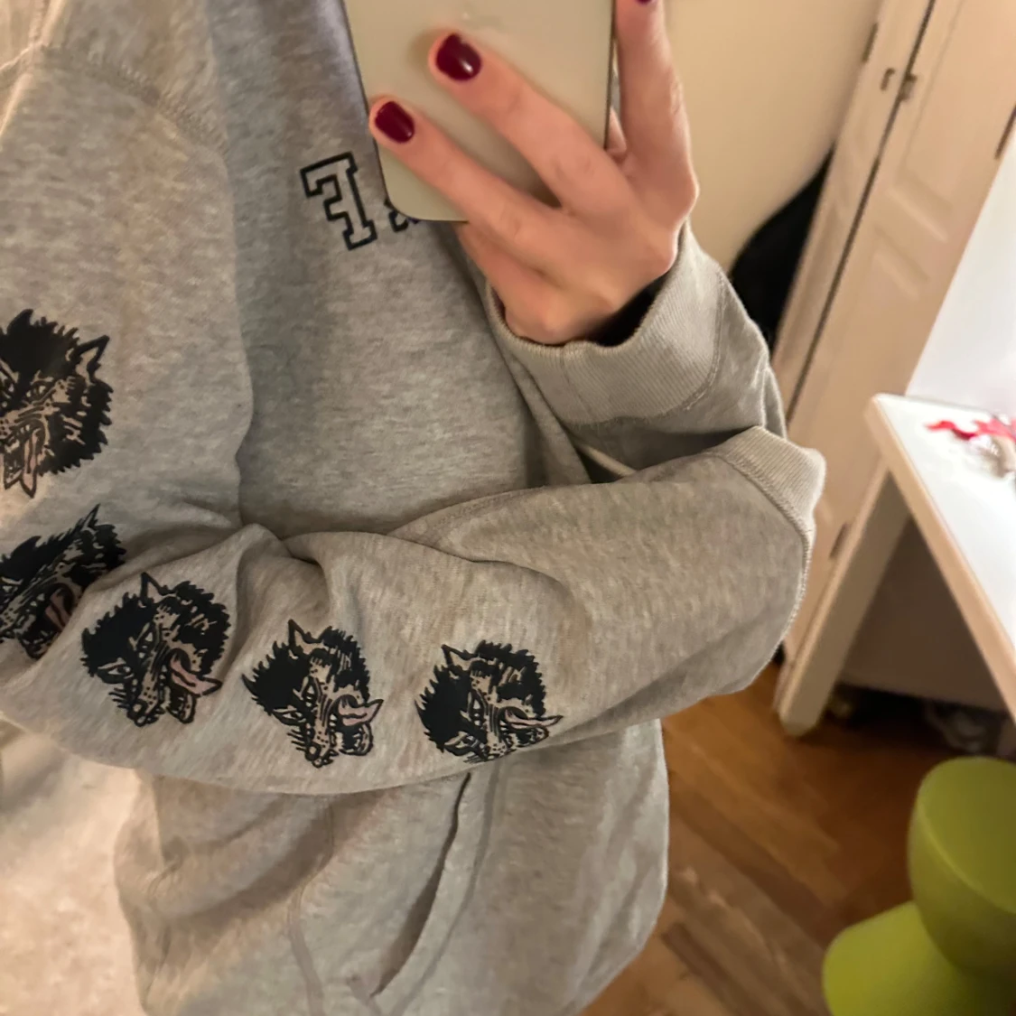 Grå hoodie med tryck - 91