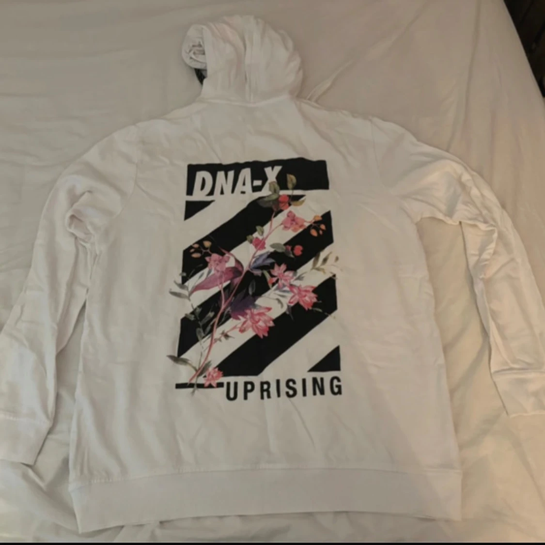 Vit hoodie från YOURTURN