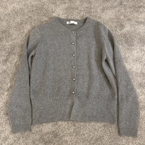 Zara kofta - Sååå gullig kofta från Zara som dock tyvärr inte kommer till någon användning längre🙃 stretchigt och skönt material! 