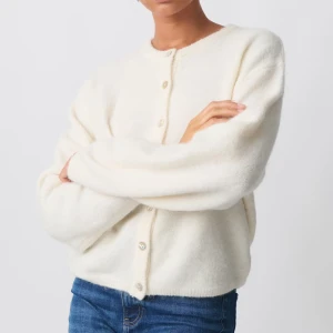 Kofta - Snygg tröja ifrån Gina Tricot i storlek s. Endast använd ett fåtal gånger så i riktigt bra skick.