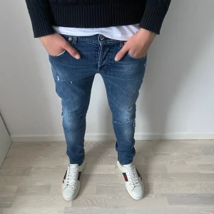 Dondup Jeans  - Tja! Säljer nu dessa sjukt snygga Dondup jeansen med slitningar. Skick 8/10. Hör av dig vid frågor eller funderingar!