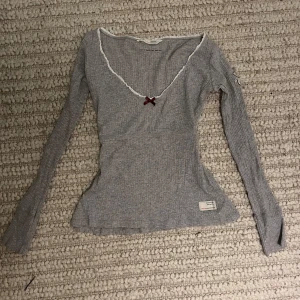 Odd Molly topp - Säljer denna topp från odd Molly eftersom den inte kommer till användning. Köpt på vinted men aldrig använd av mig, den är i fint skick. Jag är inte säker på storleken men passar mig med S❤️