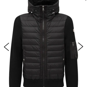 Söker moncler cardigan i storlek S - Hejsan, söker en svart Moncler cardigan i storlek S hör gärna av dig om du har någon 