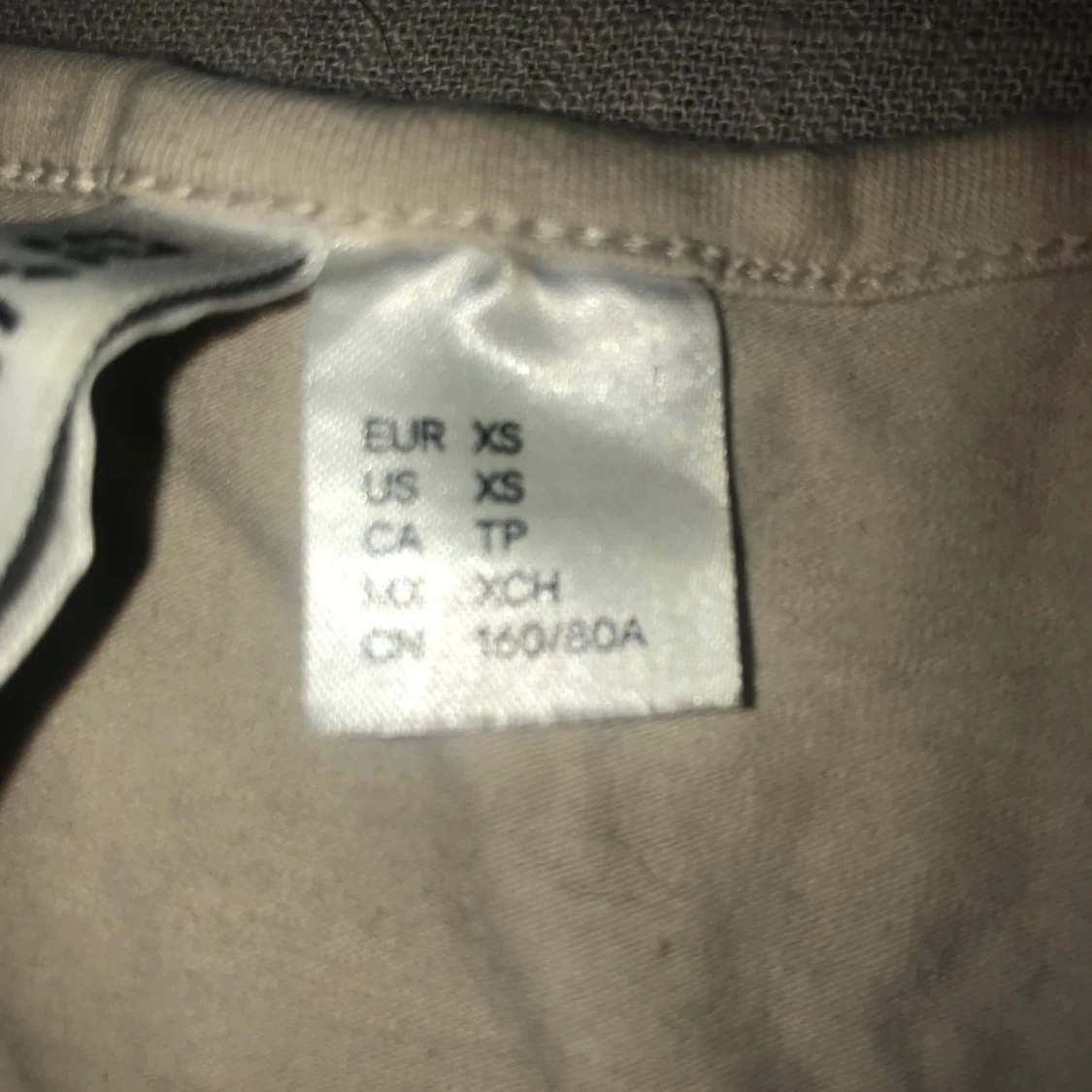 Beige ärmlös linnetopp - 1