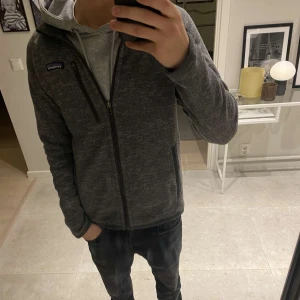 Patagonia jacka  - Tjenare säljer nu denna riktigt feta jacka. Den är i storlek XS, modellen är 178. Hör av er angående frågor eller vid funderingar. Pris går att diskutera så klart 🤩