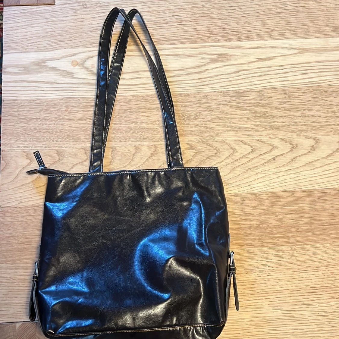 Svart axelväska från LBVYR - 90