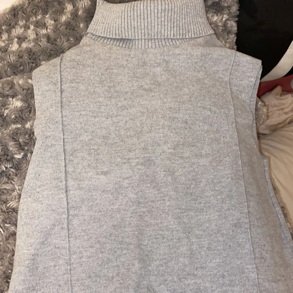 Grå ärmlös polotröja  Zara - 90