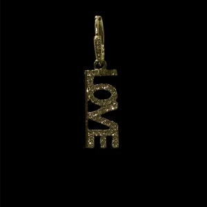 Guldigt örhänge med texten LOVE - Ett örhänge går att köpa som par, nickelsäkra  