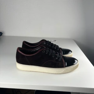 Lanvin skor - Storlek 43, uk9, skick 8/10, röd/brun färg ni bestämmer själva,  2799kr