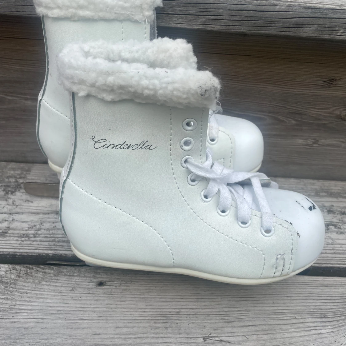 Vita skridskor från Cinderella - 90