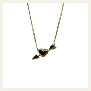 L8H halsband - Ett super gulligt halsband från l8hasselblad! Säljs för 700kr. Den är i guld och storleken 38cm. Kom privat för fler bilder 💝 Har en pytteliten knut på sidan men inget som märks när man har på sig det! (Se bild 4!)