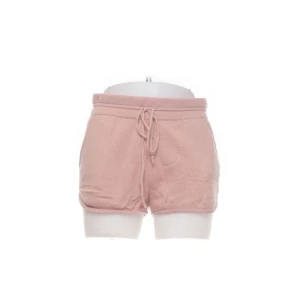Rosa Kashmir shorts Soft Goat - Säljer mina så mysiga rosa shorts från Soft goat i 100% kashmir. Shortsen är i storlek s och är i väldigt bra skick.💗