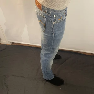  Jacob Cohen jeans - Säljer ett par snygga blå jeans från Jacob Cohen||Skicket:9/10||Nypris:ca 5000||Mitt pris:1399 men kan diskuteras vid snabba affärer||Size:32 men passar 30||Modellen är 185 cm||Hör av er vid frågor!👑