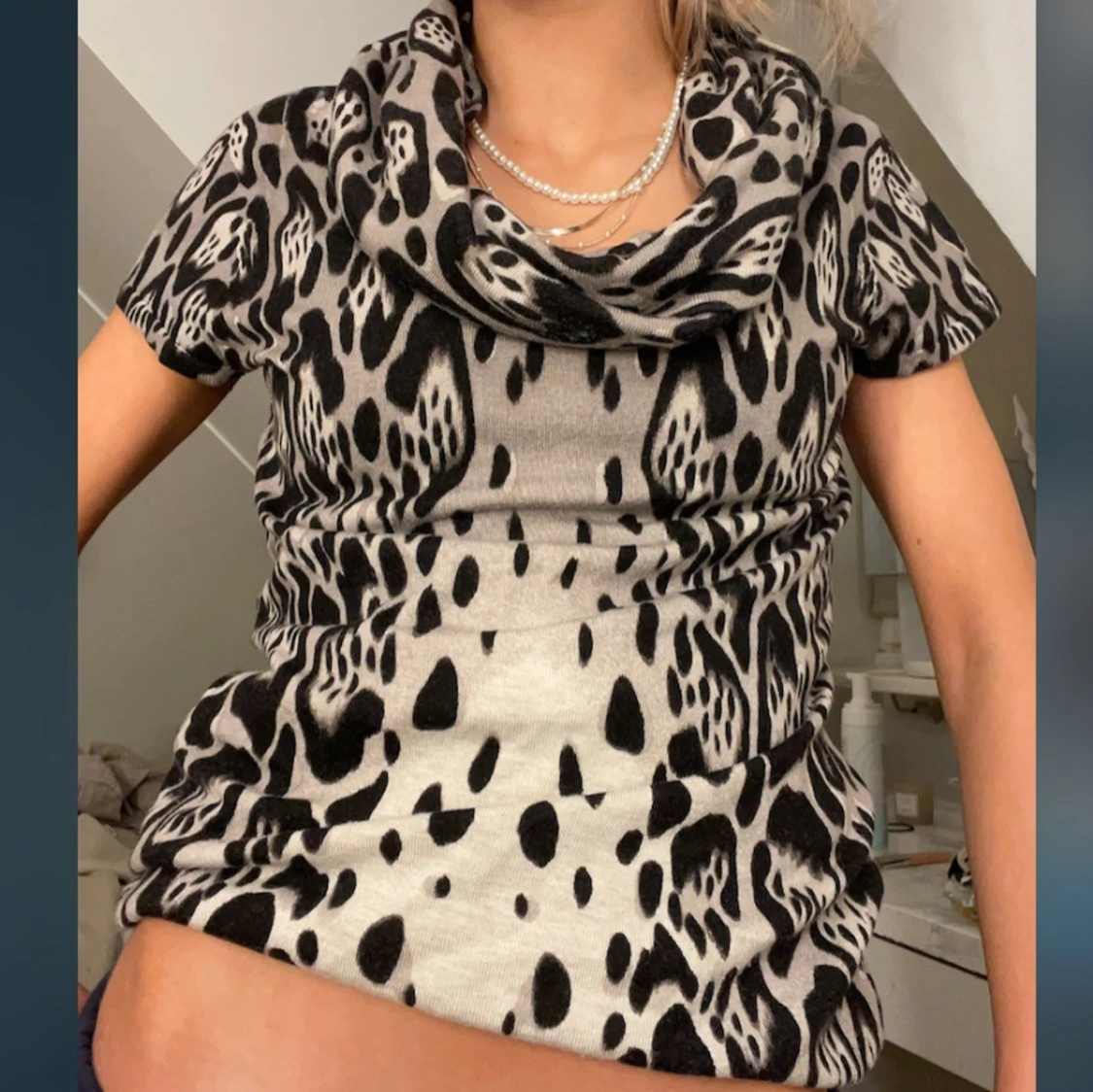 Mönstrad topp med korta ärmar