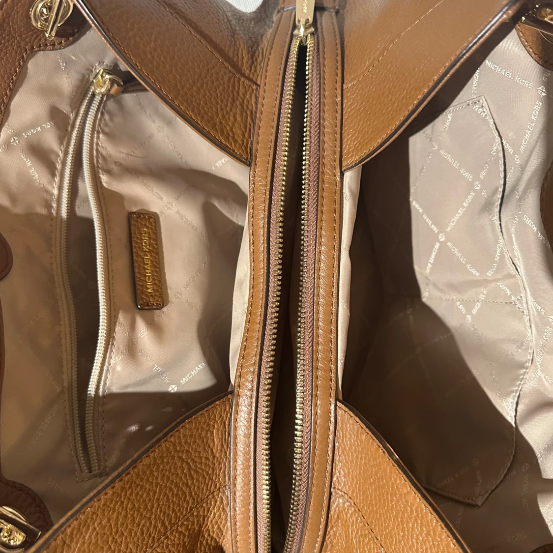 Brun axelväska från Michael Kors - 92