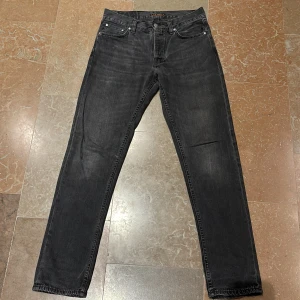Nudie jeans  - Ett var riktigt stilrena nudie jeans för endas 800! Storlek är 29 32 9/10 skick  KÖP!
