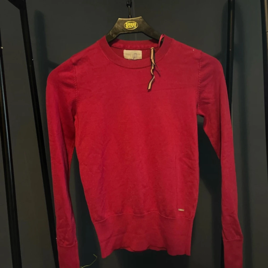 Röd tröja från Holly & Whyte