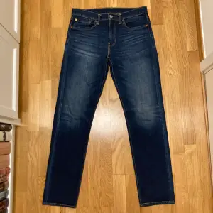 Levis 502 i storlek W32 L34 i bra skick. Bara att höra av sig vid frågor. Pris går att diskutera vid smidig affär!