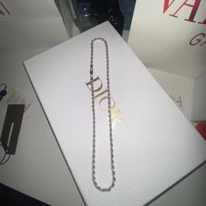 925 GHA SILVER KEDJA  - 925 4/1,5 mm kordell kedja , skick 9/10. Nypris på denna ligger runt 1,599 mitt pris 499. Köpte på guldfynd 