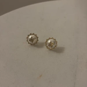  örhängen  - Örhängen 