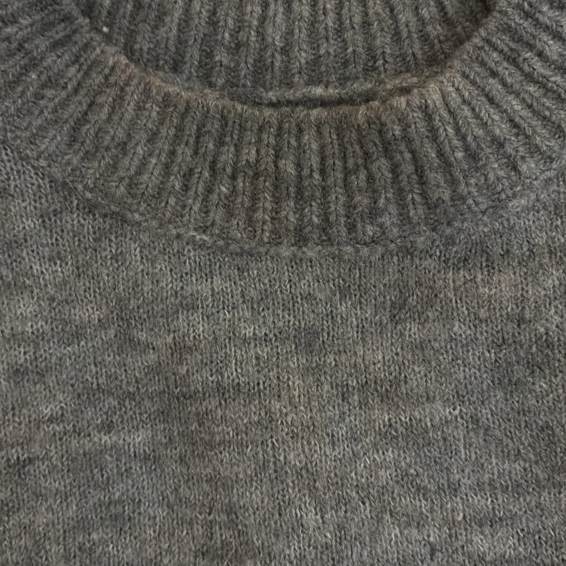 Grå stickad tröja från STAY - 90