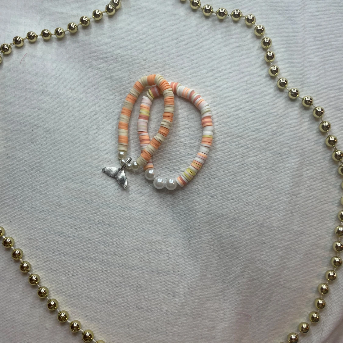 Färgglatt armband med pärlor och berlock - 92