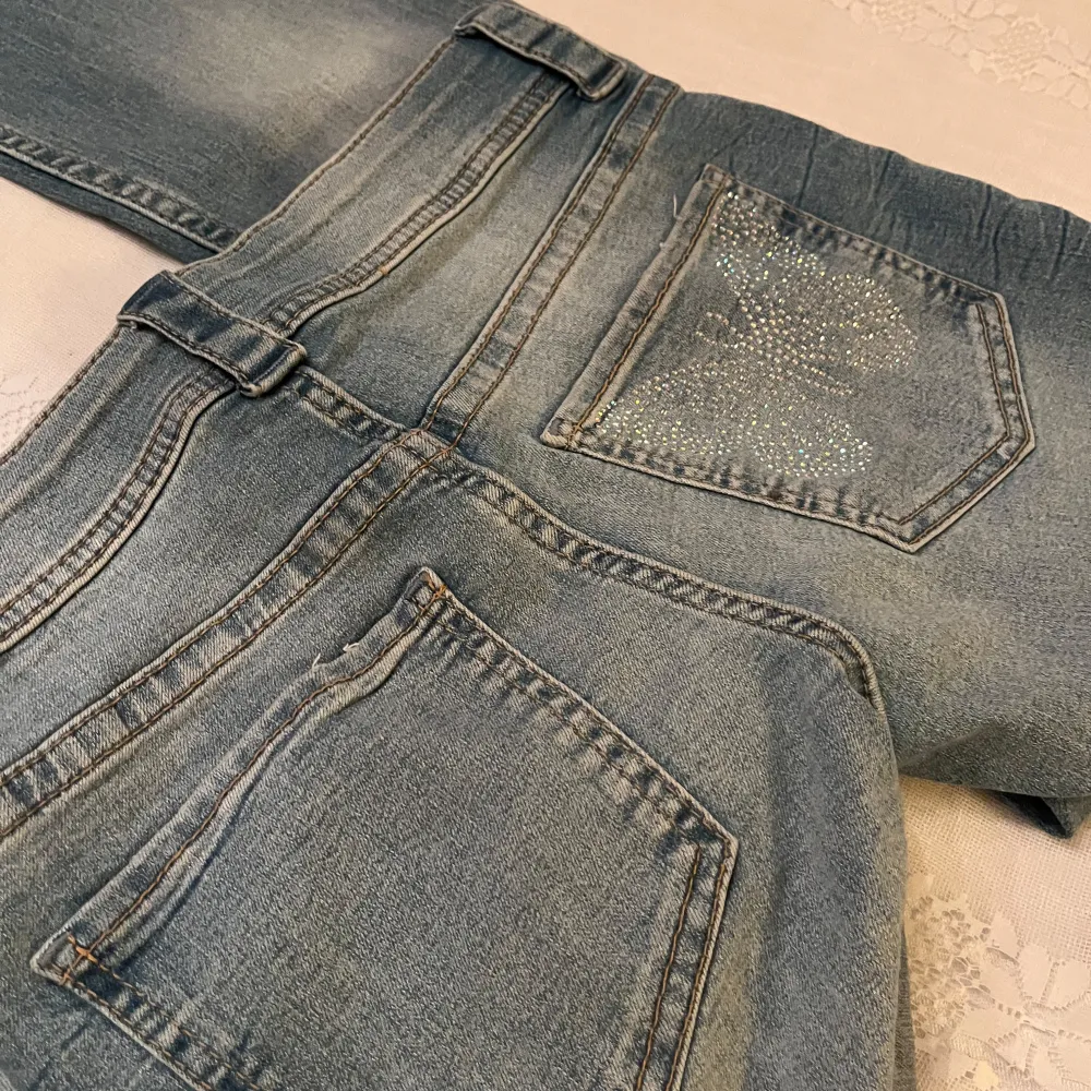 Jeans köpta från Plick utan några etiketter. Passar mig som är 162 cm och har XXS/XS. Jeans & Byxor.