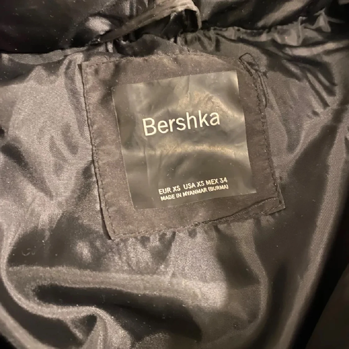 Svart pufferjacka från Bershka - 91