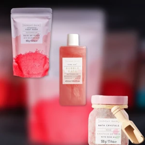 Sunday Rain SPA-KIT - Säljer tre produkter från Sunday Rain som inte använts. Har endast doftat på  bubble bath produkten i mitten. Luktar så gott, perfekt till en spa kväll där hemma. Obs träskopan ingår ej   Produkterna: Refreshing Foot Soak, Bubble Bath&Bath Crystals  