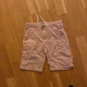 Fina Short för barn - Fina shorts med bra skick knappt annvända Stl:122
