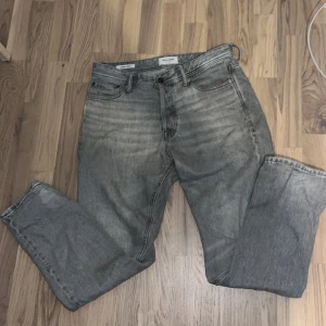Jack and Jones jeans - Säljer de har jeans för att de är för stora för mig. Använt för en månad. Inga fel med jeans. 