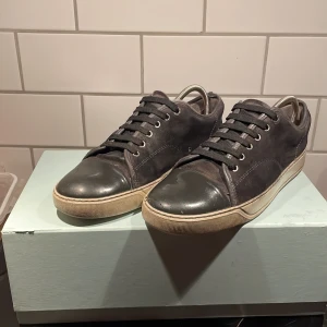 Lanvins  - Tja säljer dessa lanvins i den eftertraktade färgen elephant grey. Condition 7/10  Kommer inte med original sulorna. Box och dustbag kommer med 