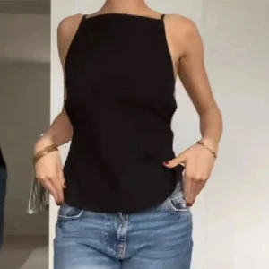 Topp med öppen rygg - Snygg topp från zara med öppen rygg, lånade bilder. Strl Xs