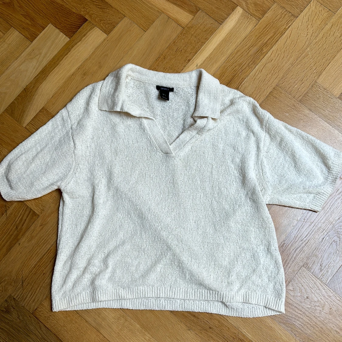 Piké tröja för kvinna, vit, Lindex. Storlek L. Krage.  - 90