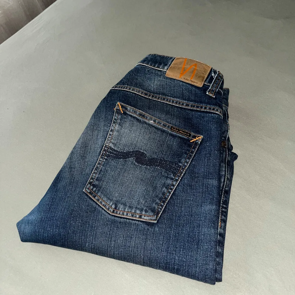 Tja! Säljer ett par nudie jinz i fint skick⭐️ Strl 34 passar de över 180 Slim JINZZ❤️. Jeans & Byxor.