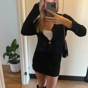 Kofta från zara - Super fin kofta från zara, helt ny aldorg använd 