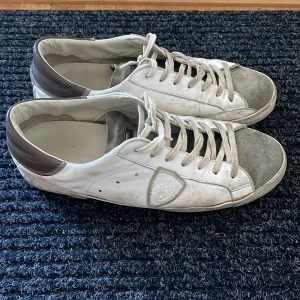 Philippe model - Skick 7/10 ganska använda men har mycket kvar att ge. Pris ej hugget i sten, strl 44