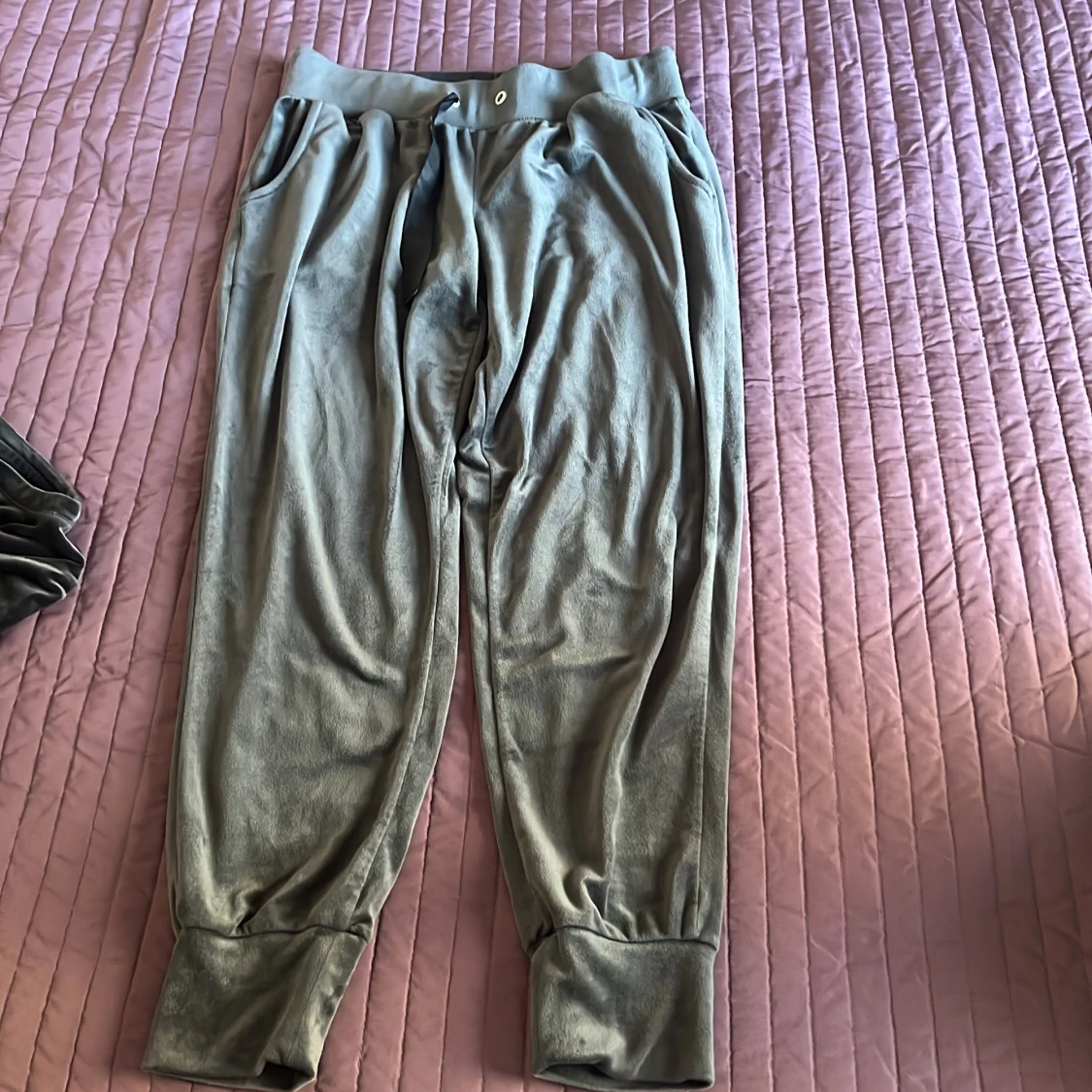 Grå velourtröja från Esmara - 91