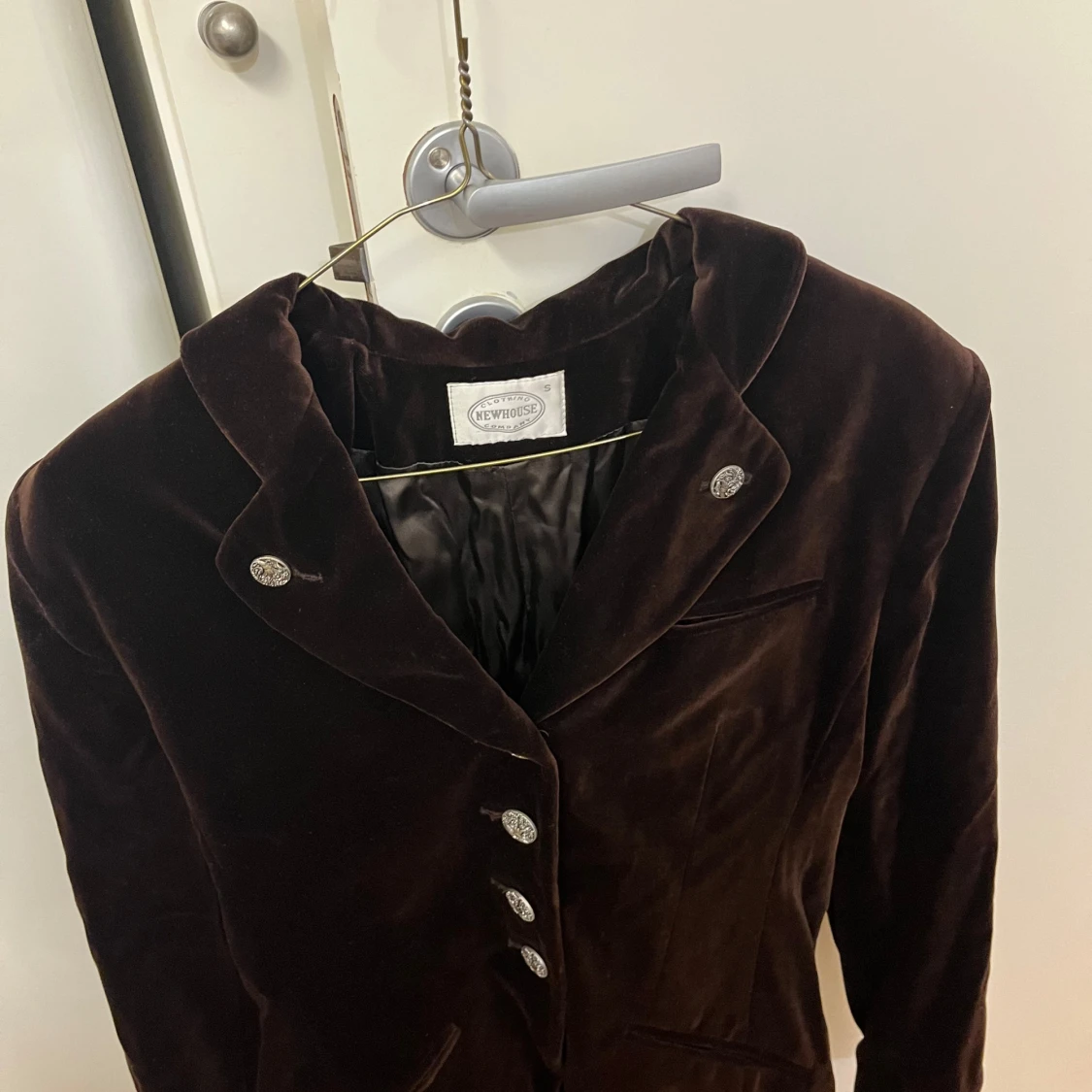 Brun sammetskavaj från Newhouse - 92