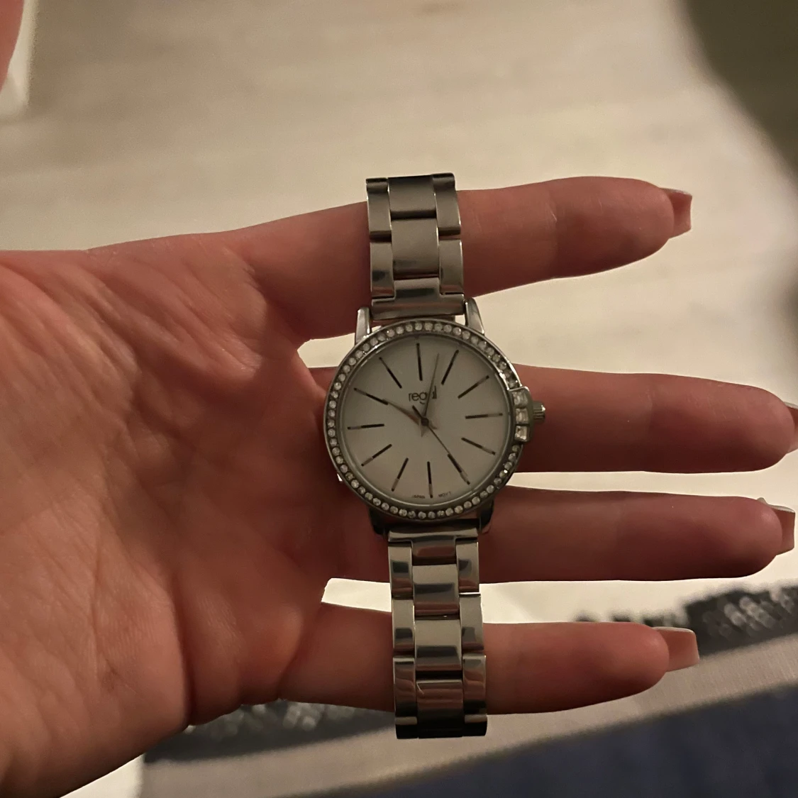 Regal silverklocka🤍 - 90