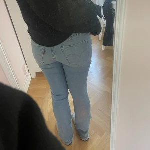 Levis lågmidjade jeans  - Säljer mina Levis jeans!💕