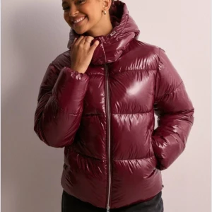 Nelly jacka - Säljer denna populära slutsålda jacka. Jackan är ny🩷Säljer vid bra pris, buda privat🩷